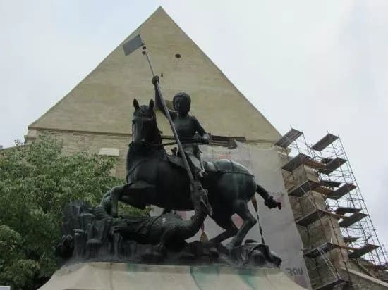 Statuia Sfantului Gheorghe