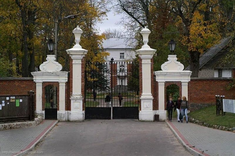 Bebrene Manor and Park
