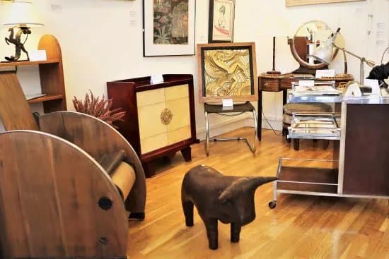 Avant-Garde Gallery