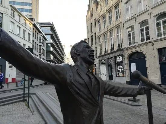Jacques Brel Statue