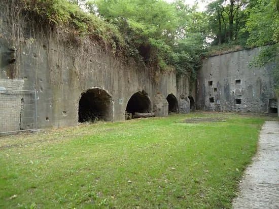 Fort D'embourg Et Son Musee