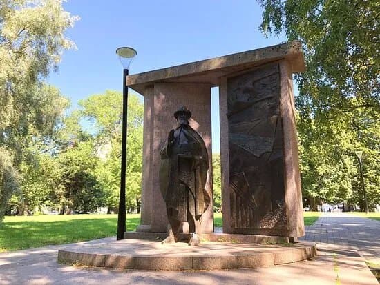 Monument to Hugo Treffner