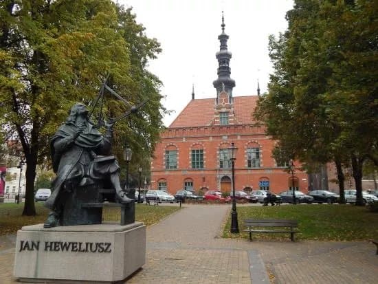Heweliusz Monument