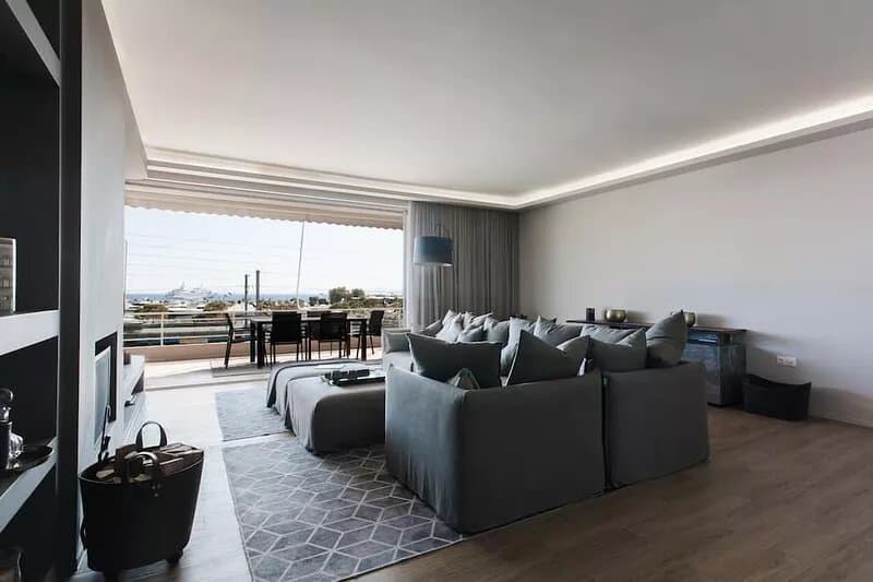 5BD 2 Level Beachfront Luxury Apt. by the Olon