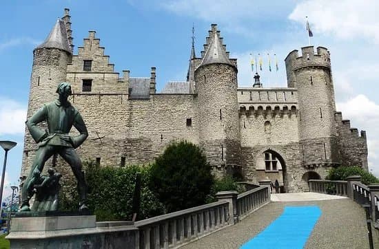 Lange Wapper Statue