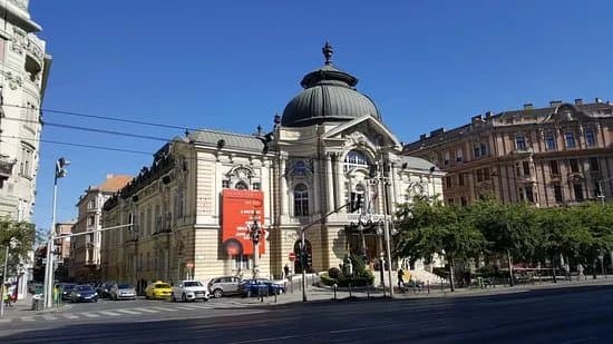Comedy Theater