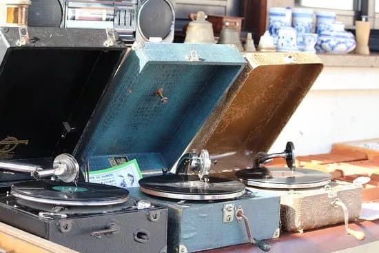 Foire et Brocante Mensuel de Chadurie