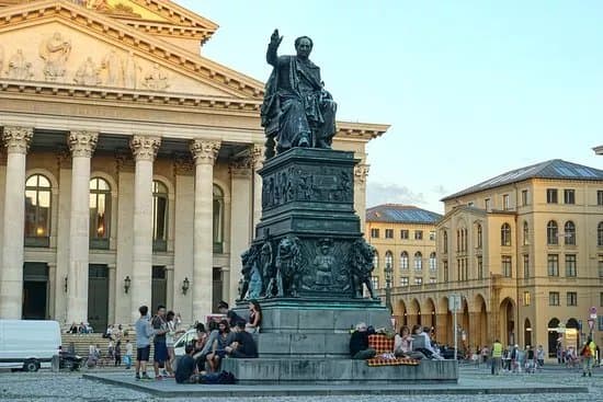 Max-Joseph-Platz