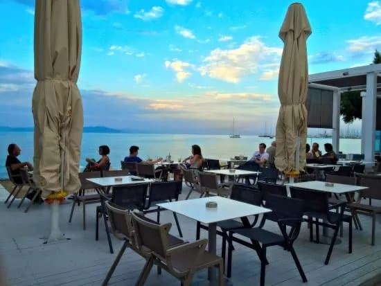 Avra Lounge Bar