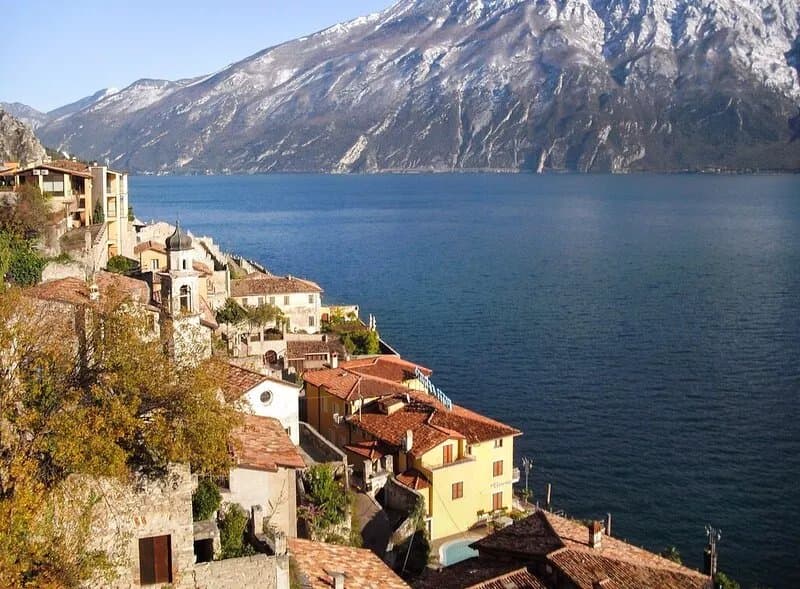 Bungalow for exclusive use with unobstructed lake view and shared use of the