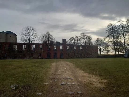 Grafsnas slottsruin och park