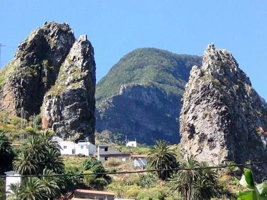 Roques Pedro y Petra