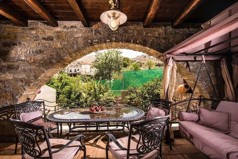 Villa Belladonna - A stone-built villa with heated swimming pool