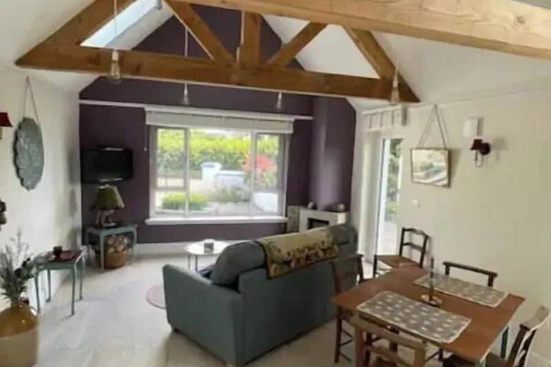 Historic Thatched Cottage Getaway in Kilkenny