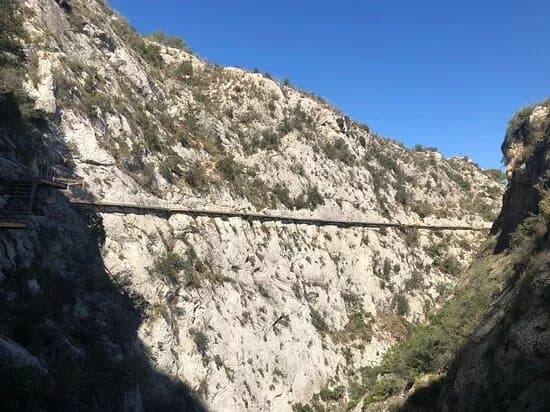 Pasarela De La Presa De Relleu