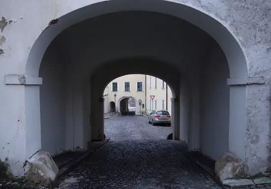 Dom s podjazdom (Samova 1)