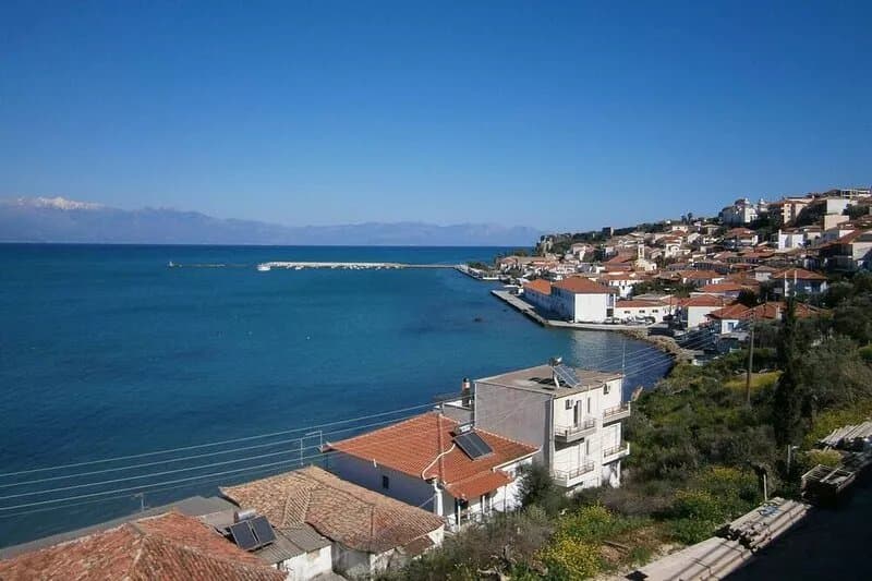 villa, wifi, private pool, tropical garden, sea and mountain views, peace