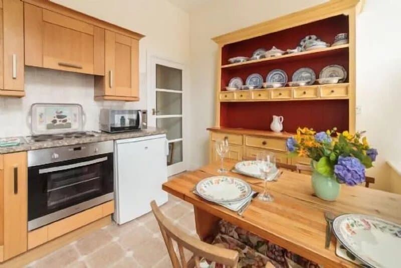 West View - a holiday cottage that sleeps 3 guests in 2 bedrooms