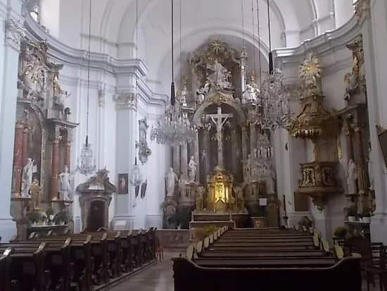 Franziskanerkirche Und Franziskanerkloster