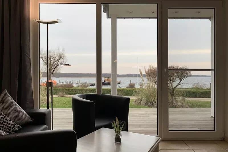Fischerhus with boat, sauna and fireplace directly on the lake