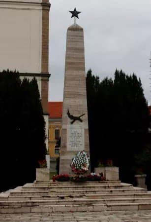 Monument to fallen soldiers