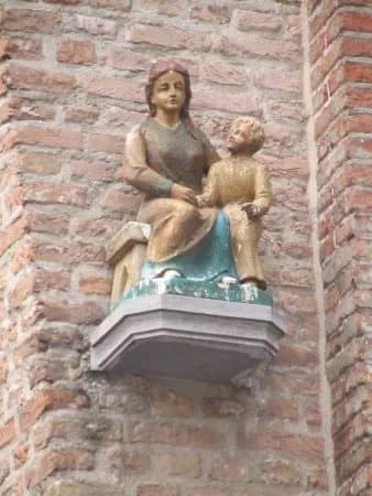 Mariabeeld de goede moeder