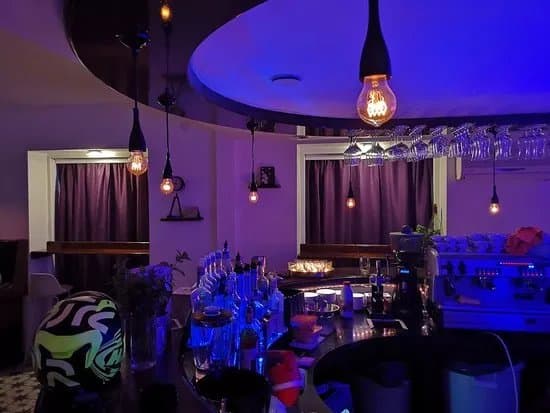 Charlie Bar