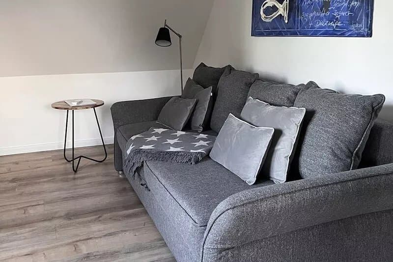 Cool, high-quality apartment on the Elbe, close to the city