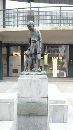 Beeldje van Nello en Patrasche