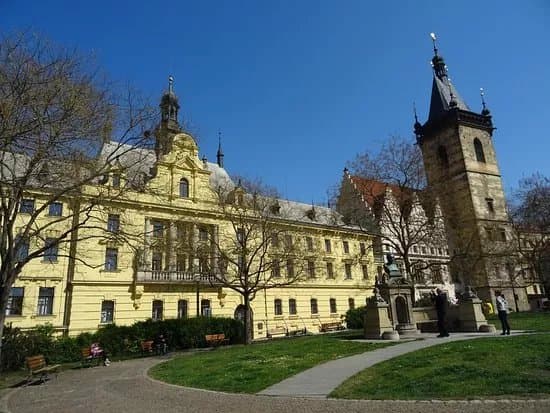 Karlovo namesti