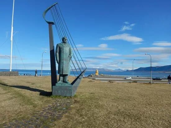 Einar Benediktsson Statue
