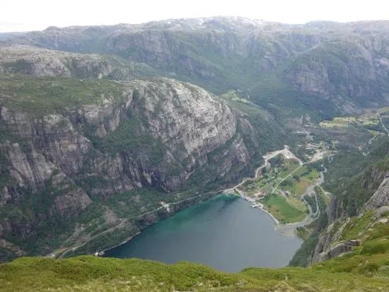 Hike Oygardstol to Langavatn via Kjerag
