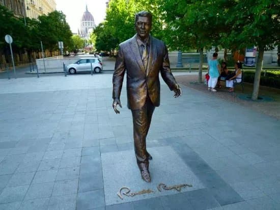 Ronald Reagan Statue