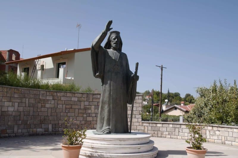 Statua Di Makarios A Pano Panagia