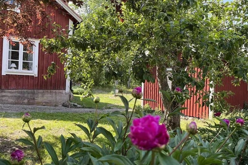 Cute cottage in the countryside in Sörmland with horses and forest as neighbors!