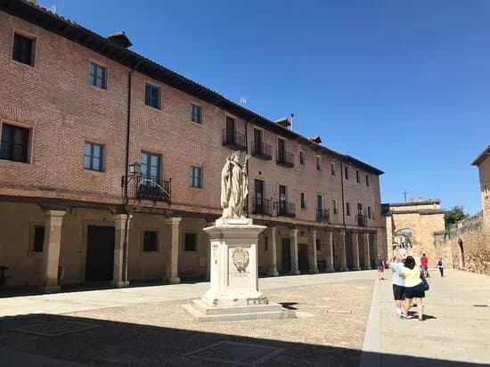Estatua De San Pedro De Osma
