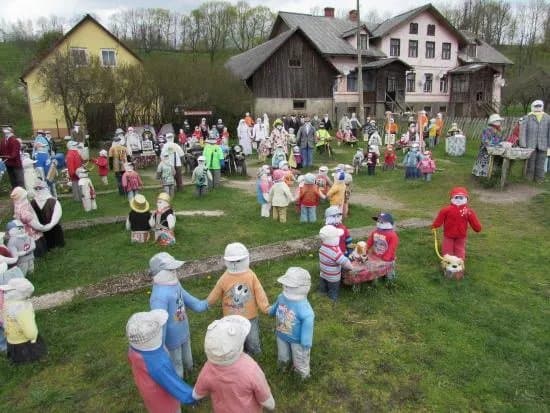 Garden of Dolls