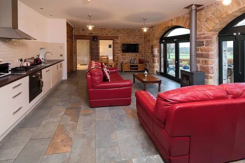 2 bedroom accommodation in Mauchline, near Ayr