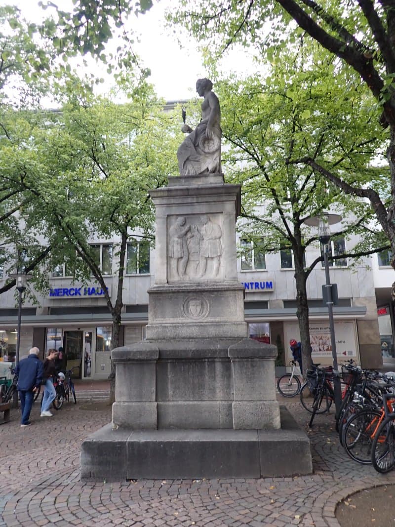 Justus-Liebig-Denkmal