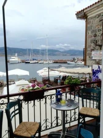 Molly's Bar