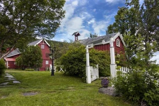 Rokenes Gard Restaurant Og Gjestehus