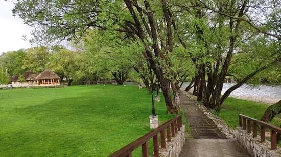 Manitovac Park