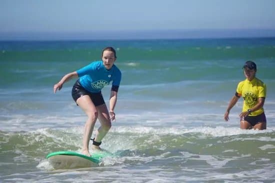 AMAR Surfing Academia