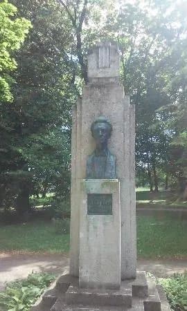 Carl Abraham Hunniuse Monument