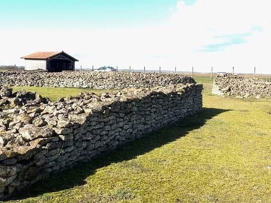 Enceinte Prehistorique De Champ-durand