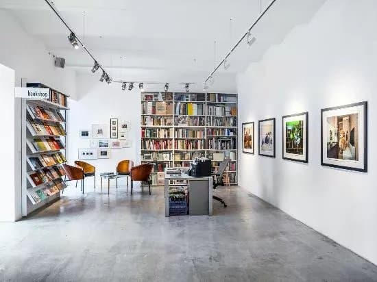 Anzenberger Gallery and Bookshop
