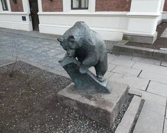 Statuen ''klatrende Bjorn''