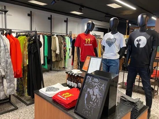 RAGS Fashion & Lounge