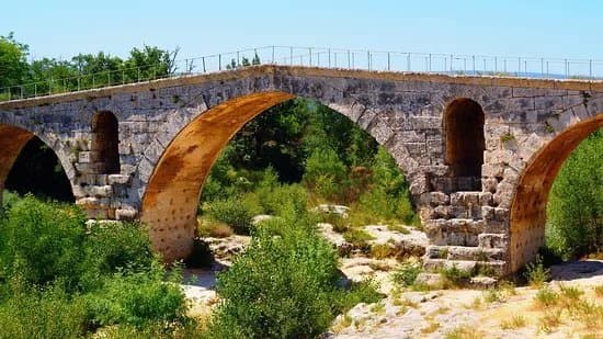 Le Pont Julien