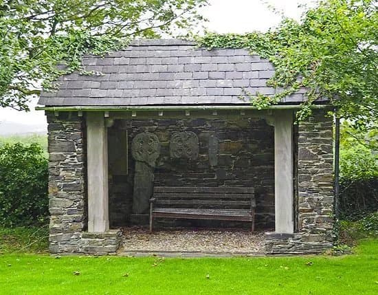 Lonan Church Crosses